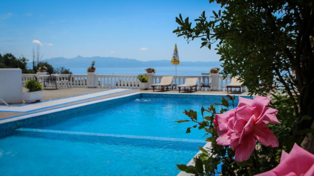 Paradise Lukova Hotel Exterior foto