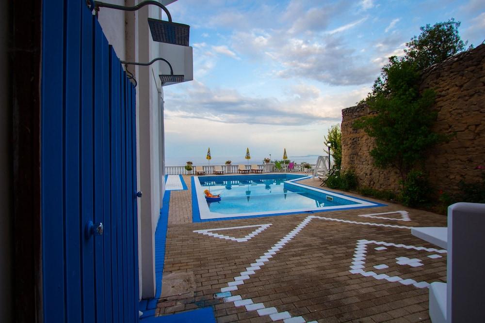 Paradise Lukova Hotel Exterior foto