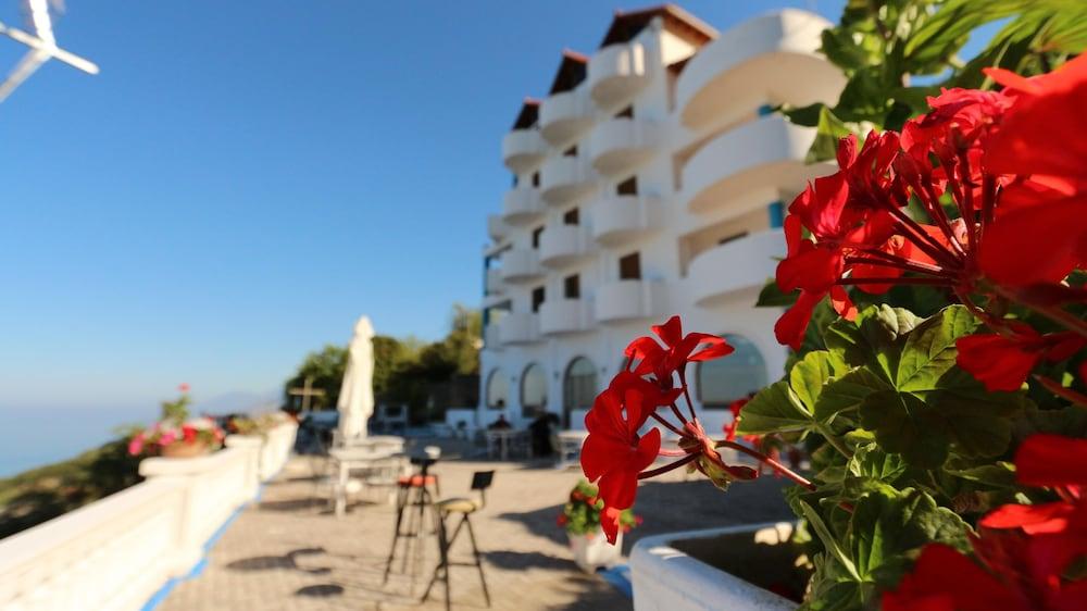 Paradise Lukova Hotel Exterior foto